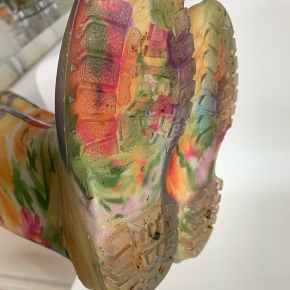 Girls: Colorful Rainboots (Canada) - Picture 4 of 5